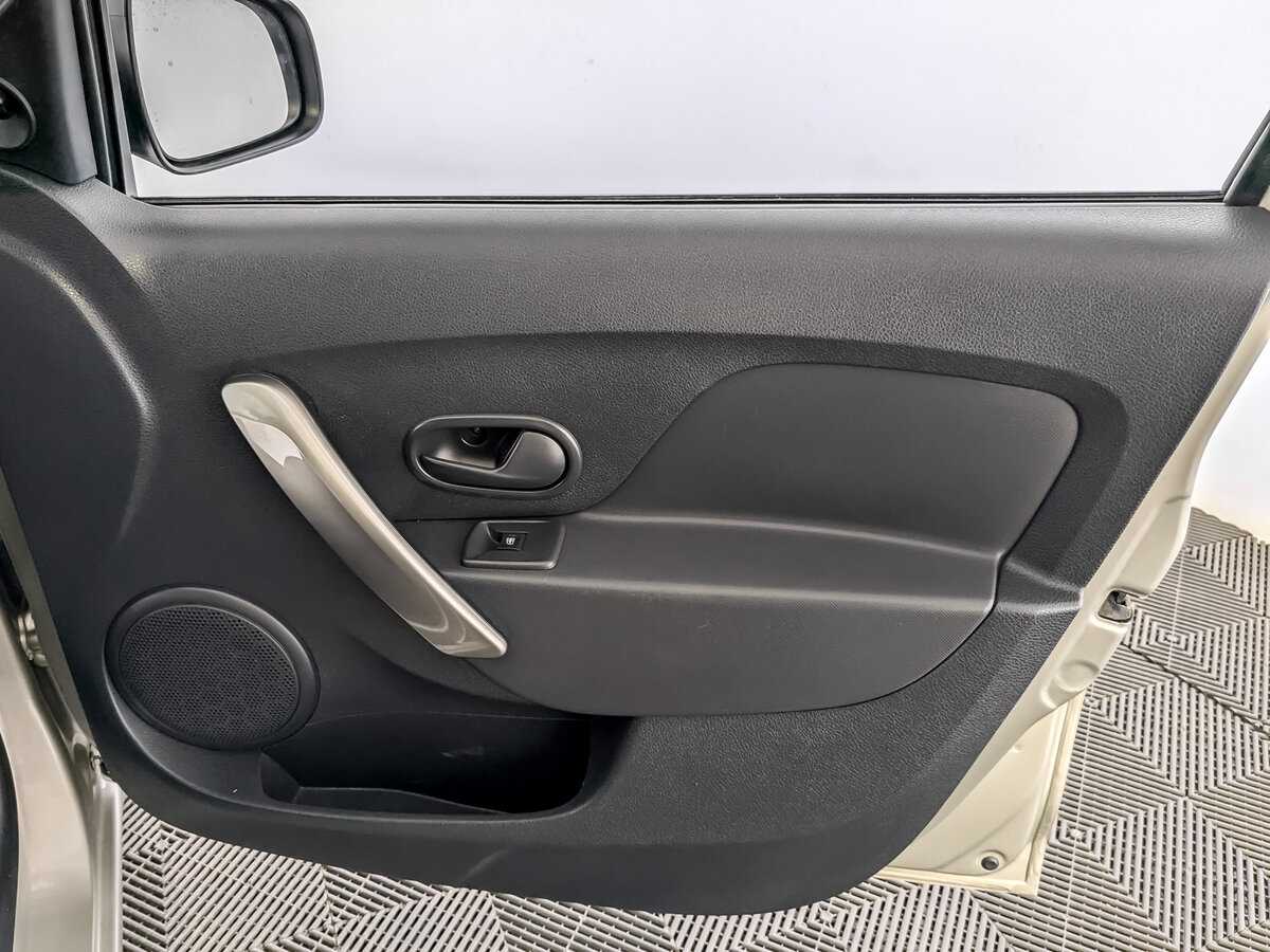 Renault Sandero с пробегом — 2018 год. Фото: #23