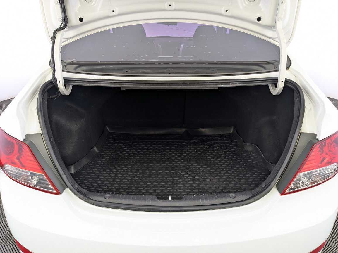 Hyundai Solaris с пробегом — 2013 год. Фото: #8