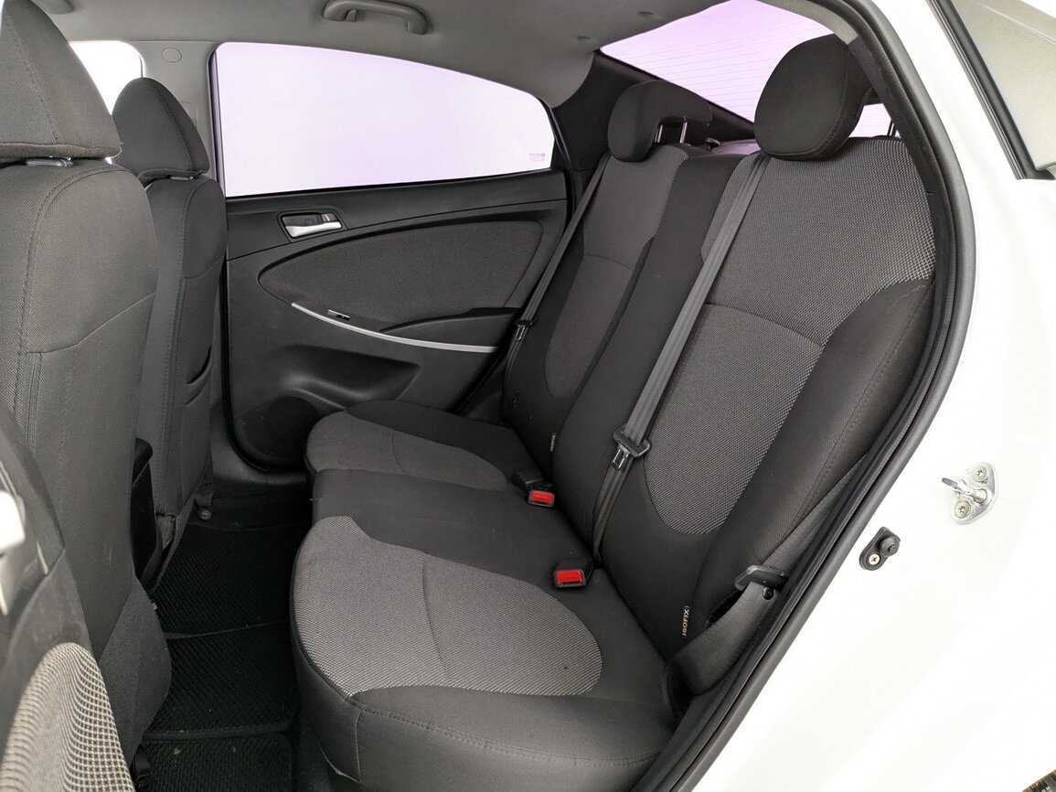 Hyundai Solaris с пробегом — 2013 год. Фото: #9