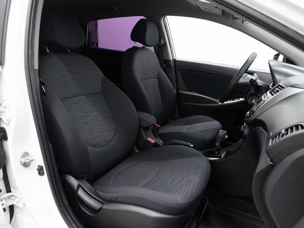 Hyundai Solaris с пробегом — 2015 год. Фото: #10