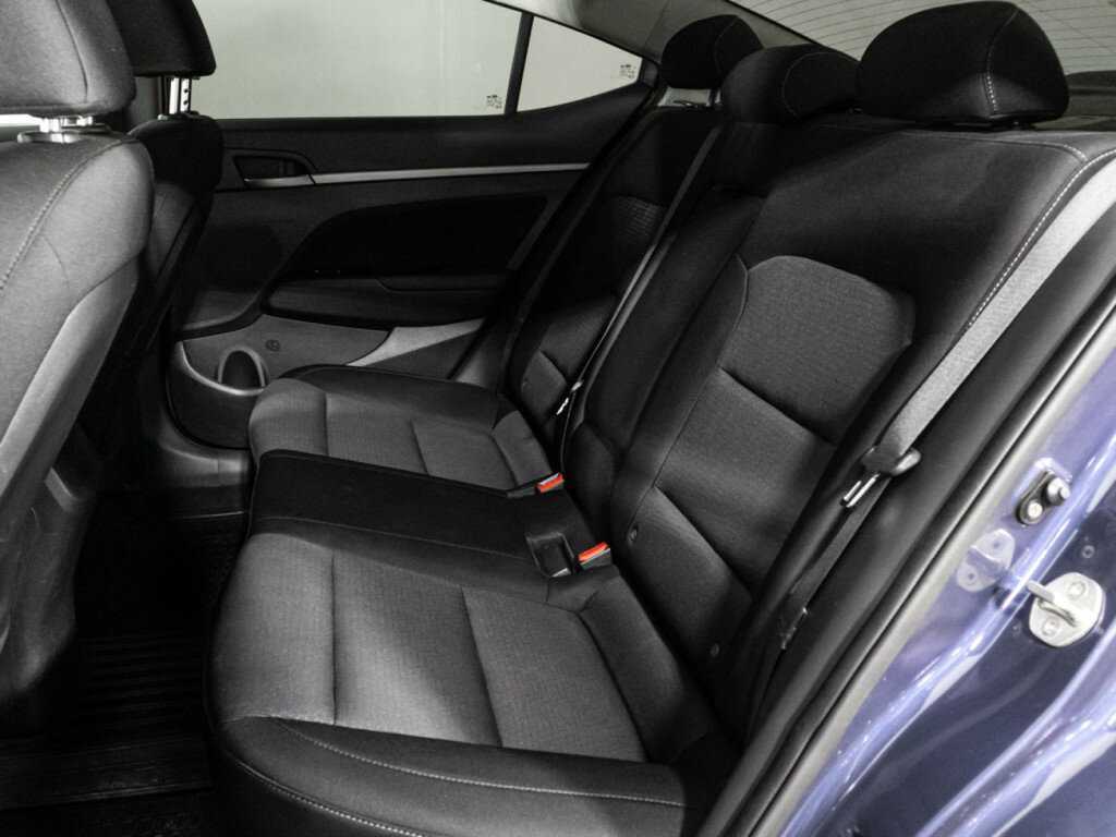 Hyundai Elantra с пробегом — 2017 год. Фото: #9
