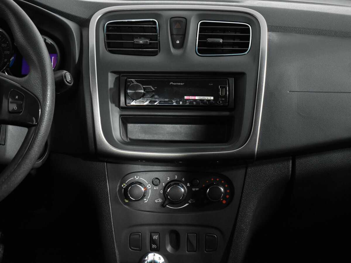 Renault Sandero с пробегом — 2017 год. Фото: #13