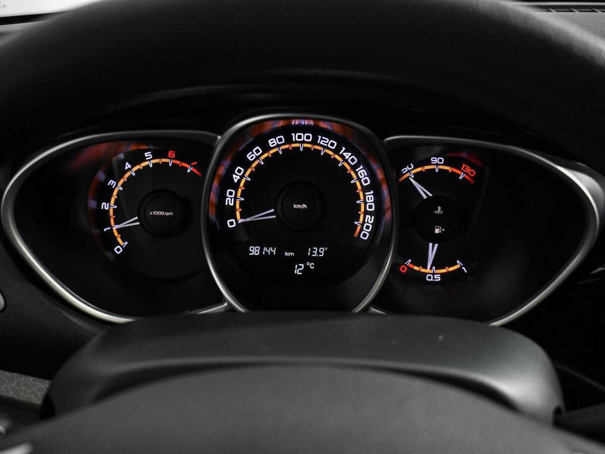 Lada (ВАЗ) Vesta с пробегом — 2019 год. Фото: #17