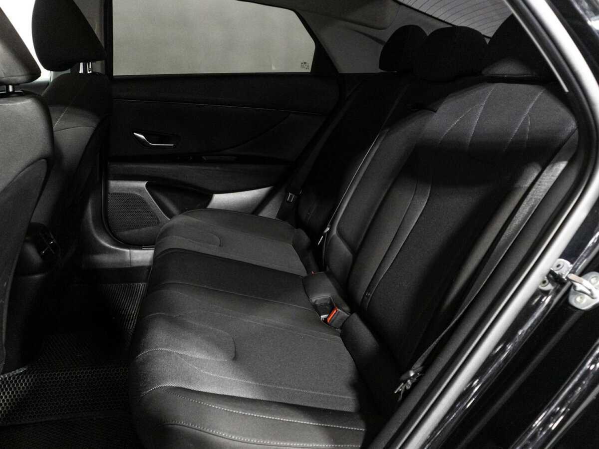 Hyundai Elantra с пробегом — 2021 год. Фото: #9