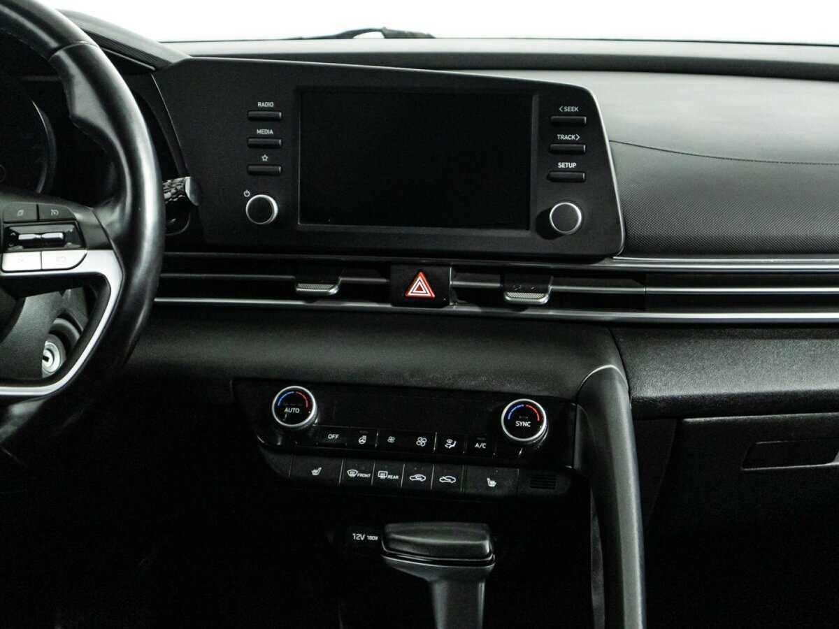 Hyundai Elantra с пробегом — 2021 год. Фото: #13