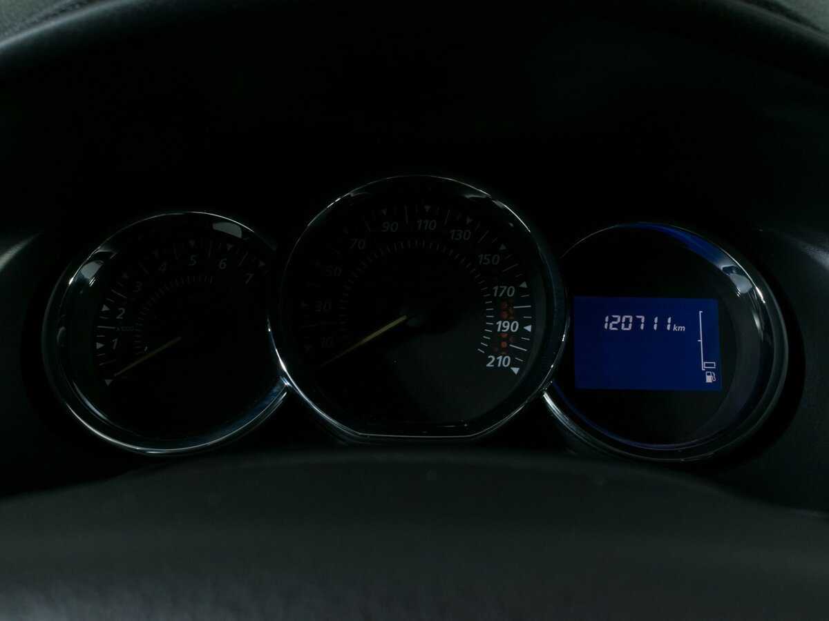 Renault Sandero с пробегом — 2017 год. Фото: #11