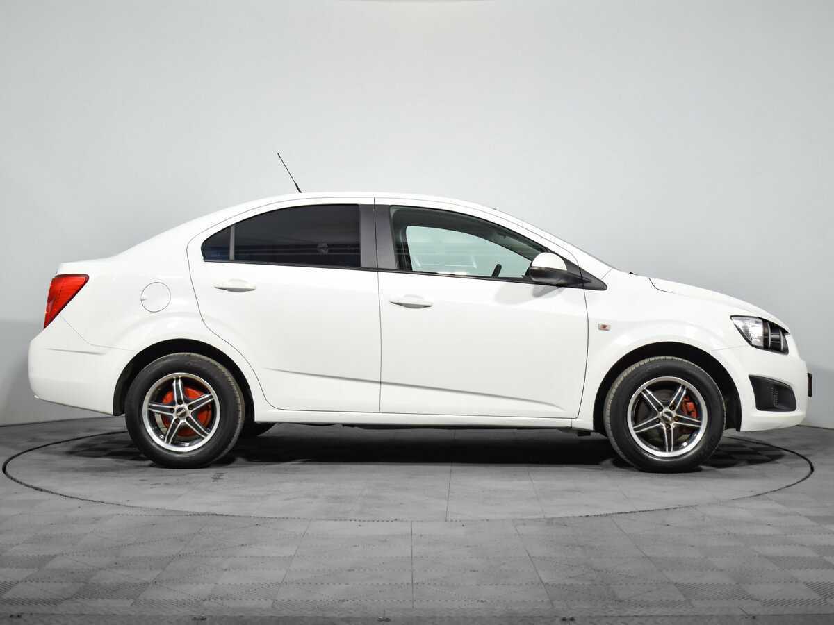 Chevrolet Aveo с пробегом — 2014 год. Фото: #3