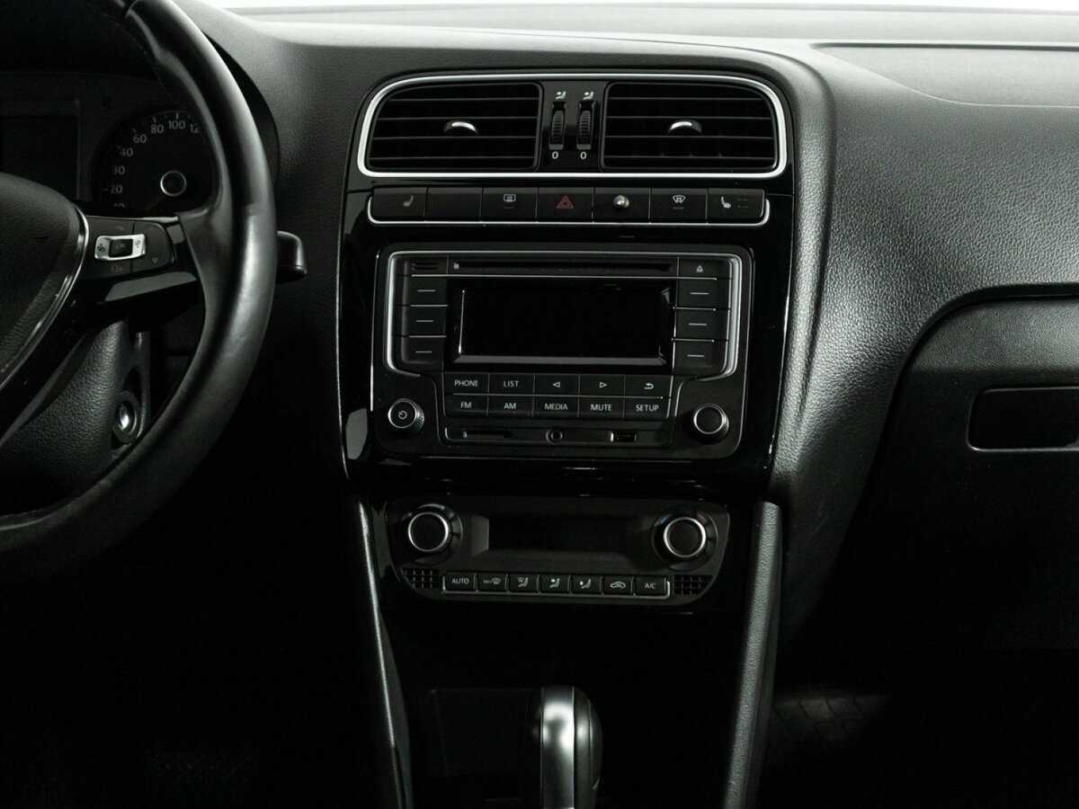 Volkswagen Polo с пробегом — 2018 год. Фото: #13