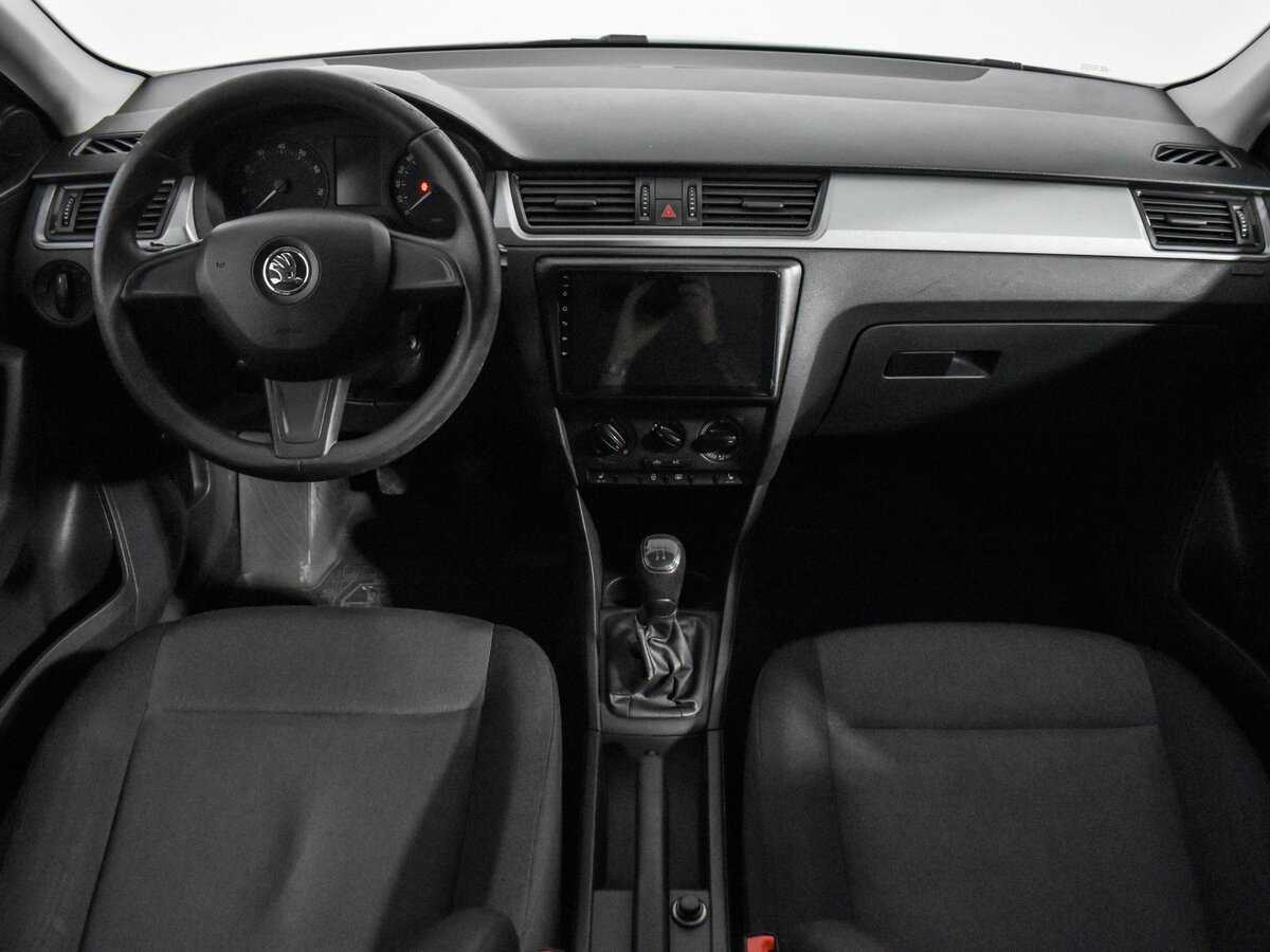 Skoda Rapid с пробегом — 2014 год. Фото: #12