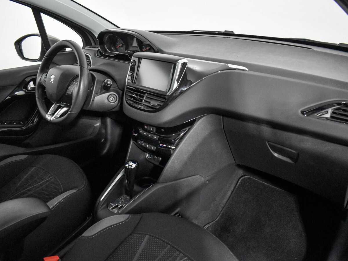 Peugeot 208 с пробегом — 2014 год. Фото: #12