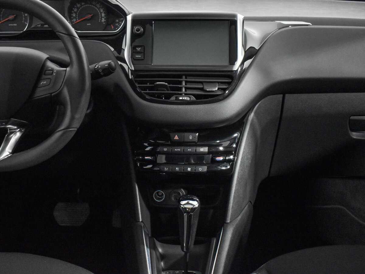 Peugeot 208 с пробегом — 2014 год. Фото: #13