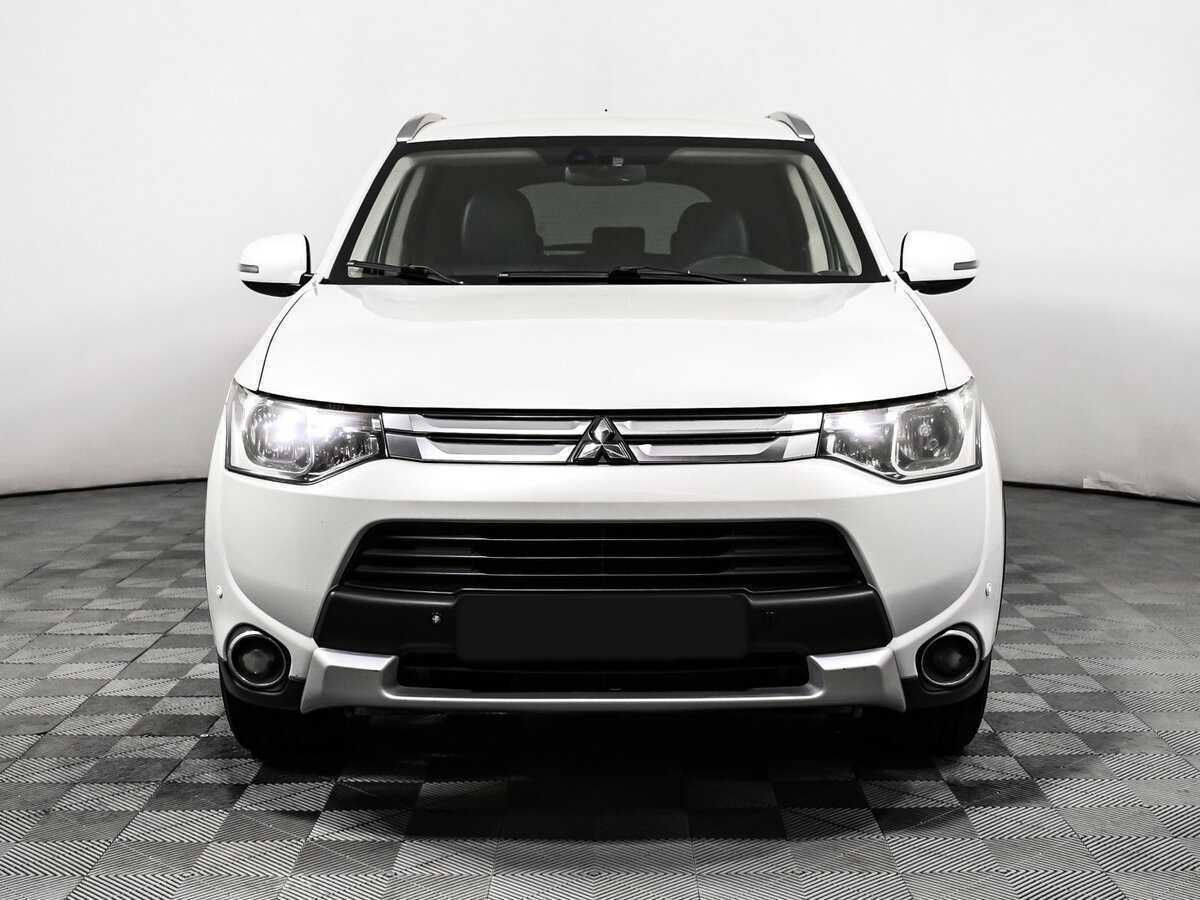 Mitsubishi Outlander с пробегом — 2015 год. Фото: #1