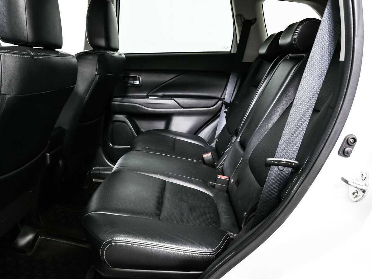 Mitsubishi Outlander с пробегом — 2014 год. Фото: #11