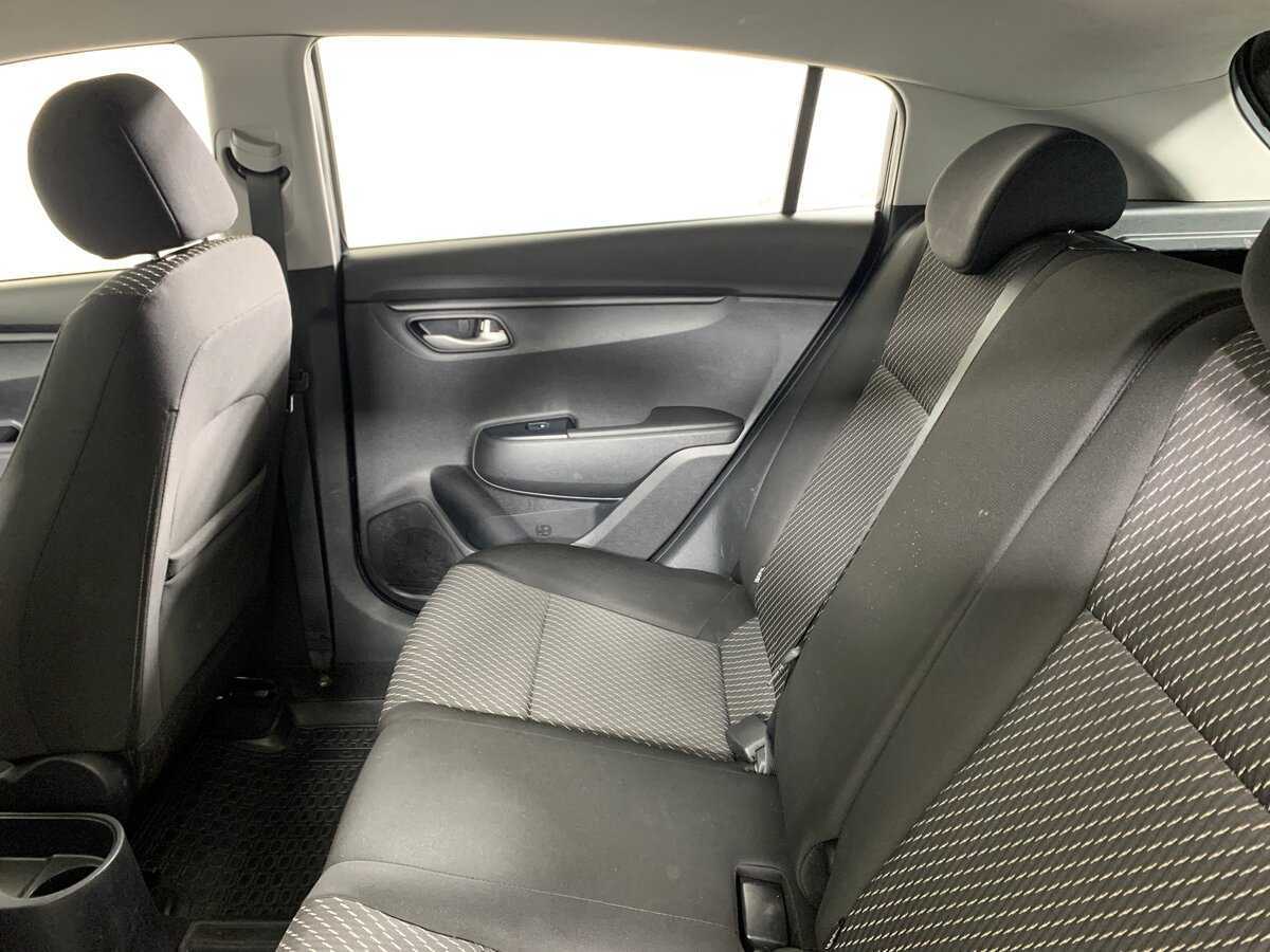Kia Rio с пробегом — 2018 год. Фото: #18