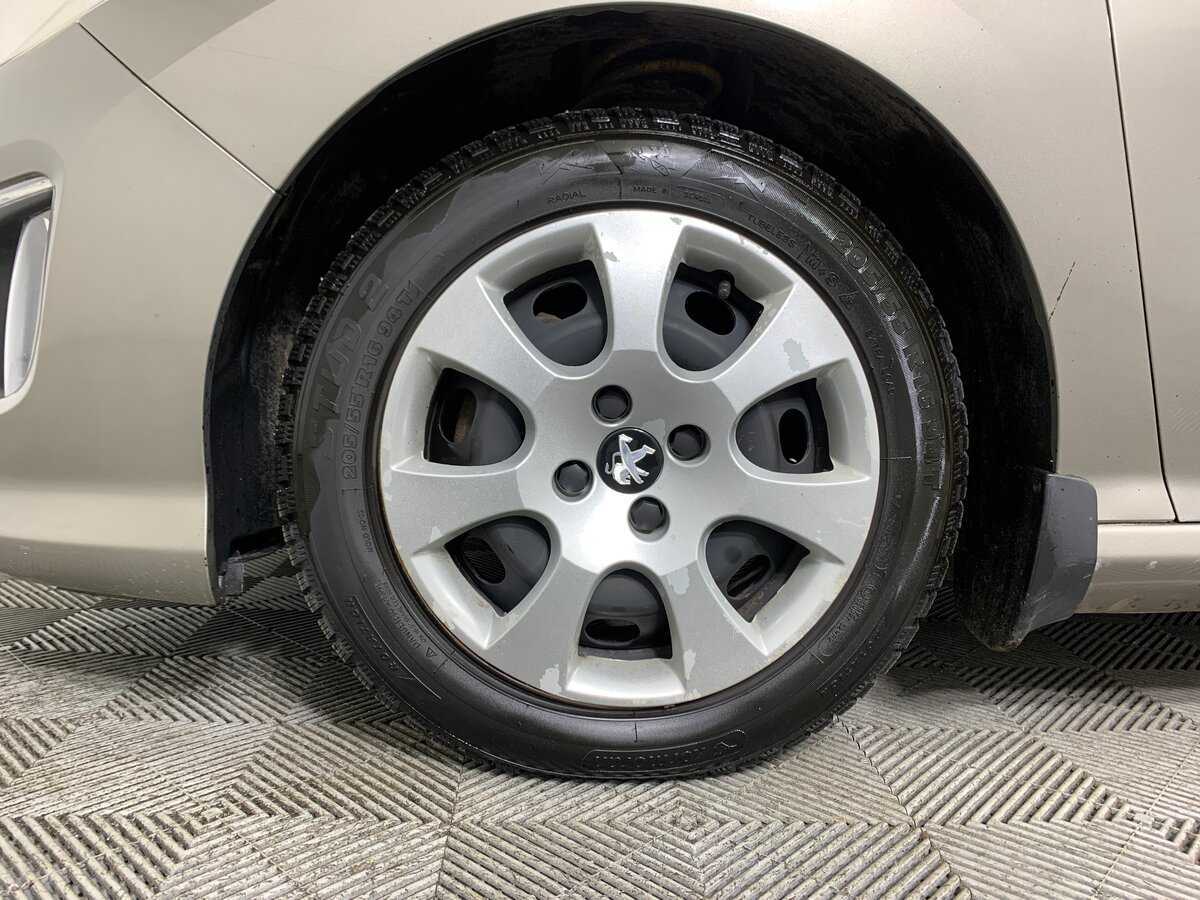 Peugeot 308 с пробегом — 2012 год. Фото: #8