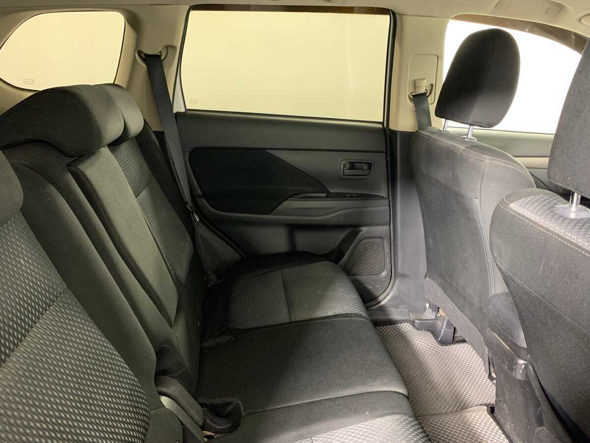 Mitsubishi Outlander с пробегом — 2017 год. Фото: #17