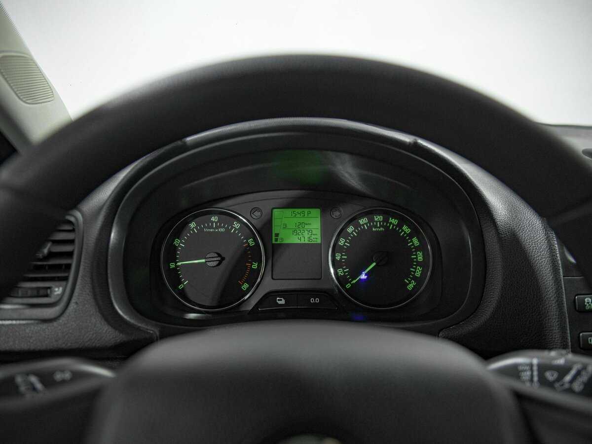 Skoda Fabia с пробегом — 2013 год. Фото: #6