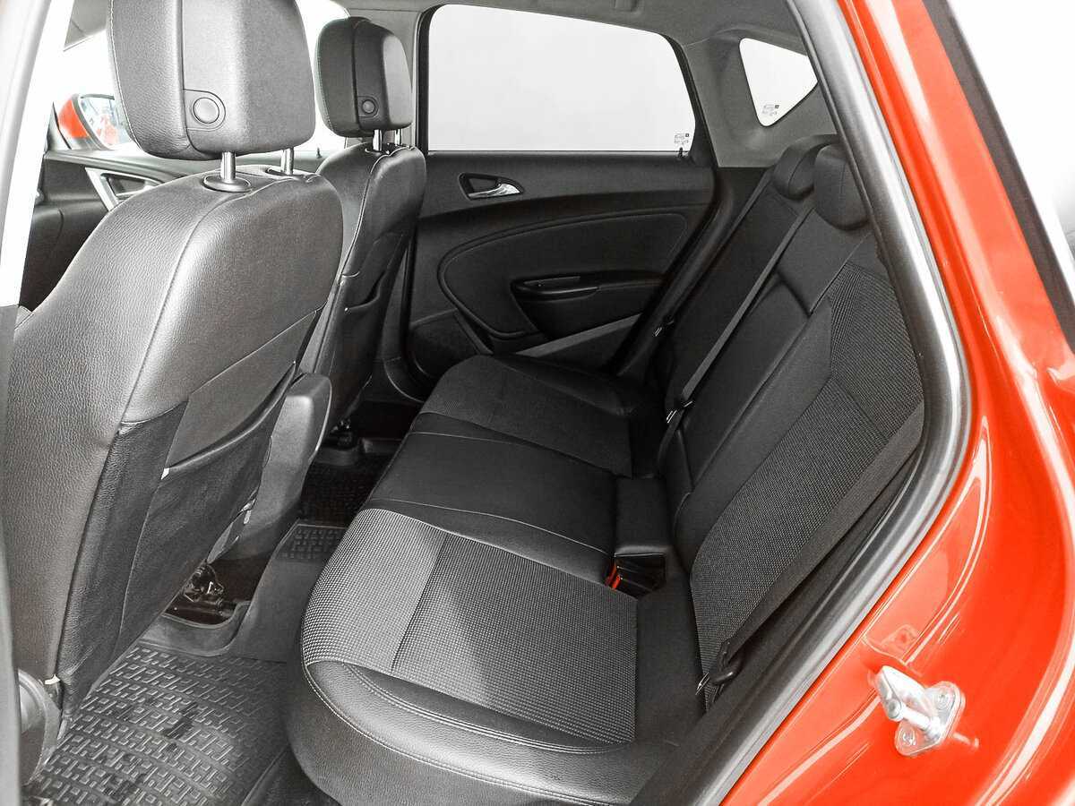 Opel Astra с пробегом — 2012 год. Фото: #7