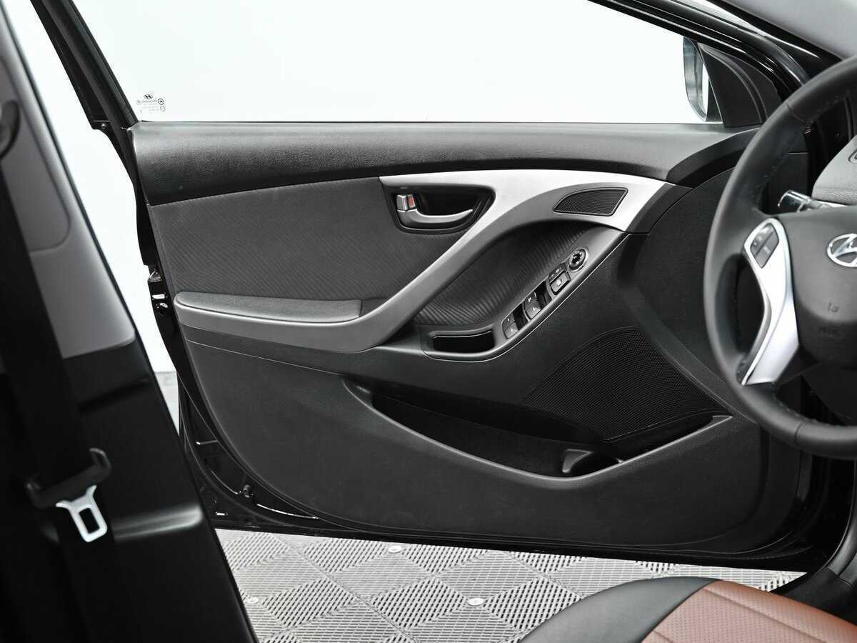 Hyundai Elantra с пробегом — 2012 год. Фото: #6