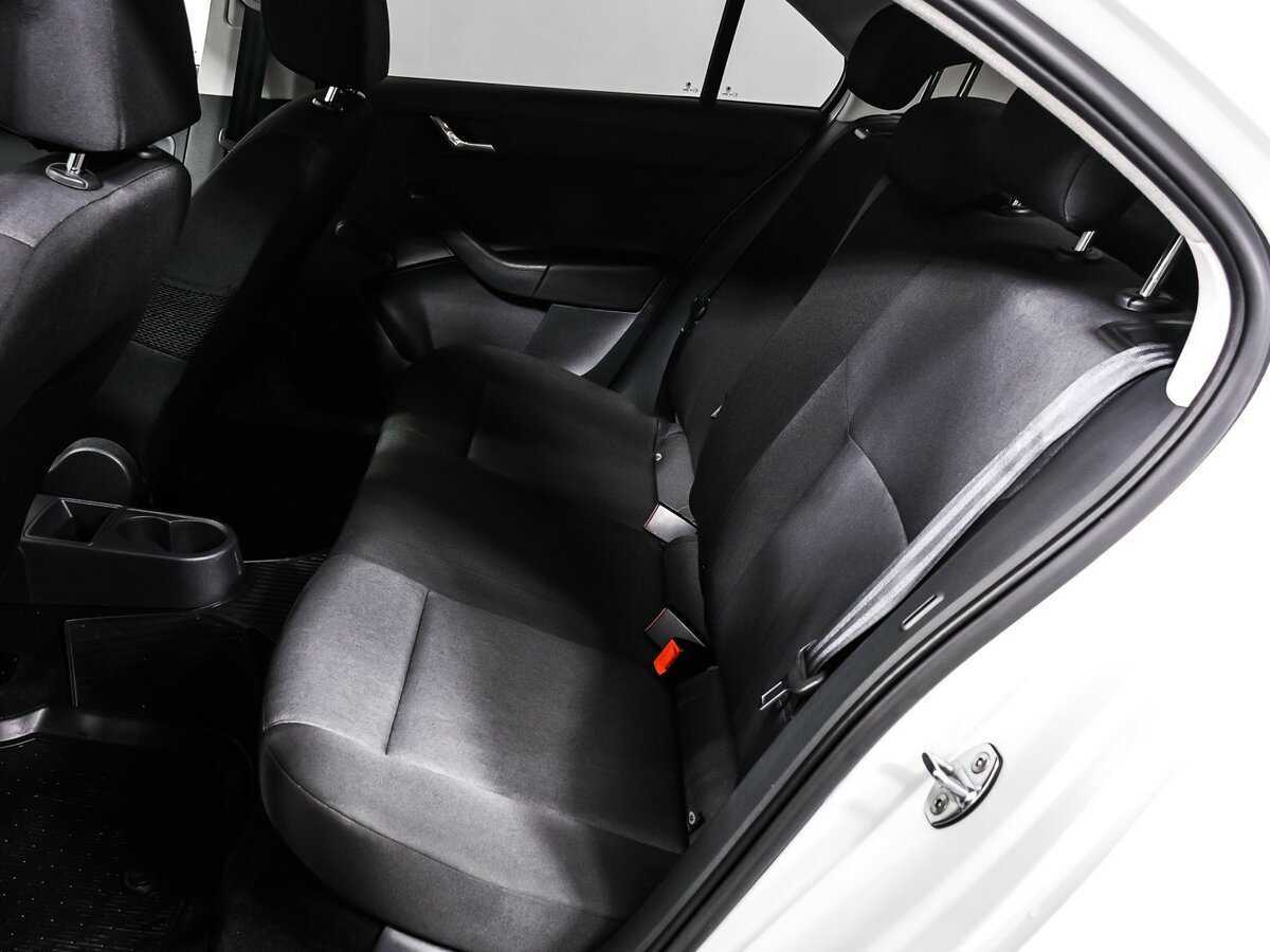 Skoda Rapid с пробегом — 2017 год. Фото: #10