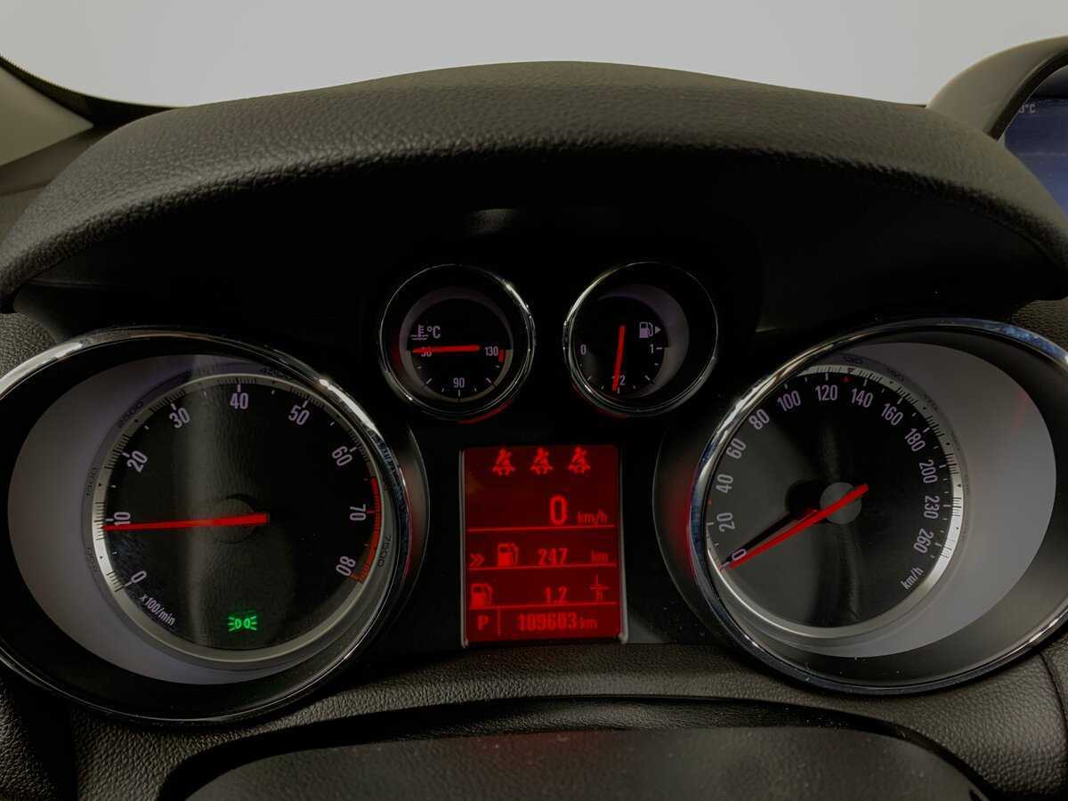 Opel Mokka с пробегом — 2013 год. Фото: #15