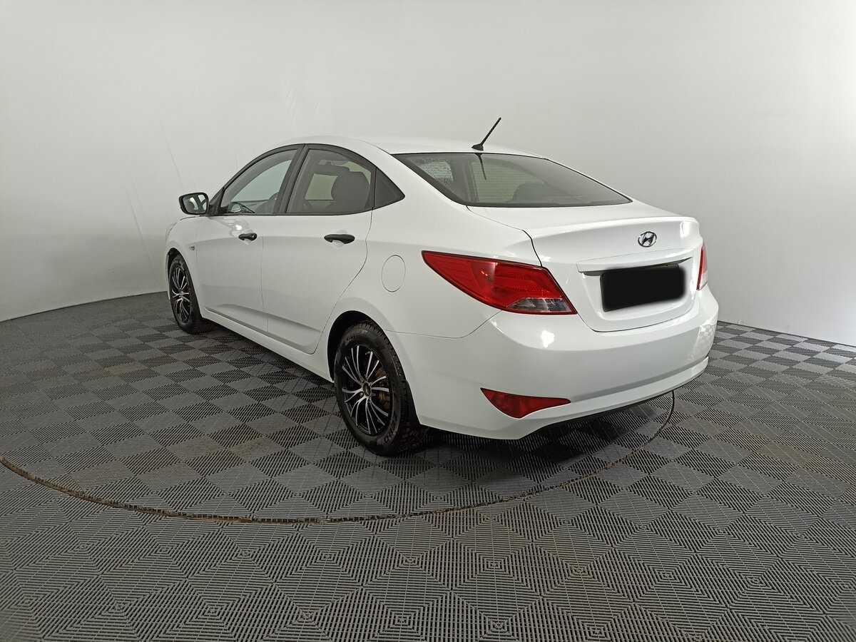 Hyundai Solaris с пробегом — 2015 год. Фото: #6