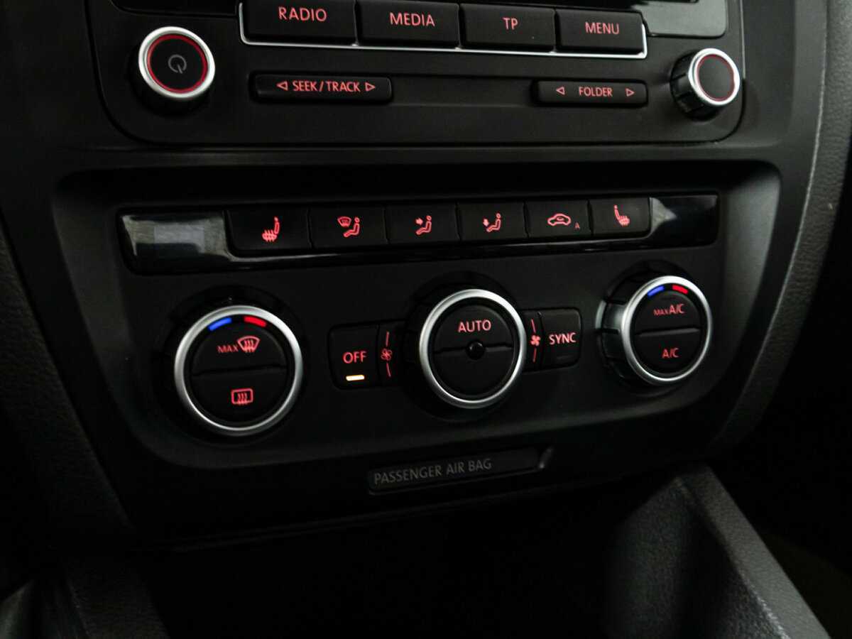 Volkswagen Jetta с пробегом — 2012 год. Фото: #14