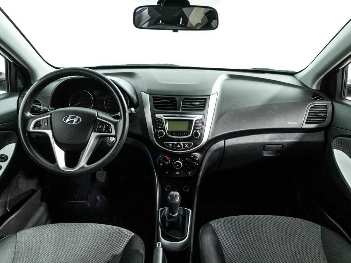 Hyundai Solaris с пробегом — 2013 год. Фото: #12