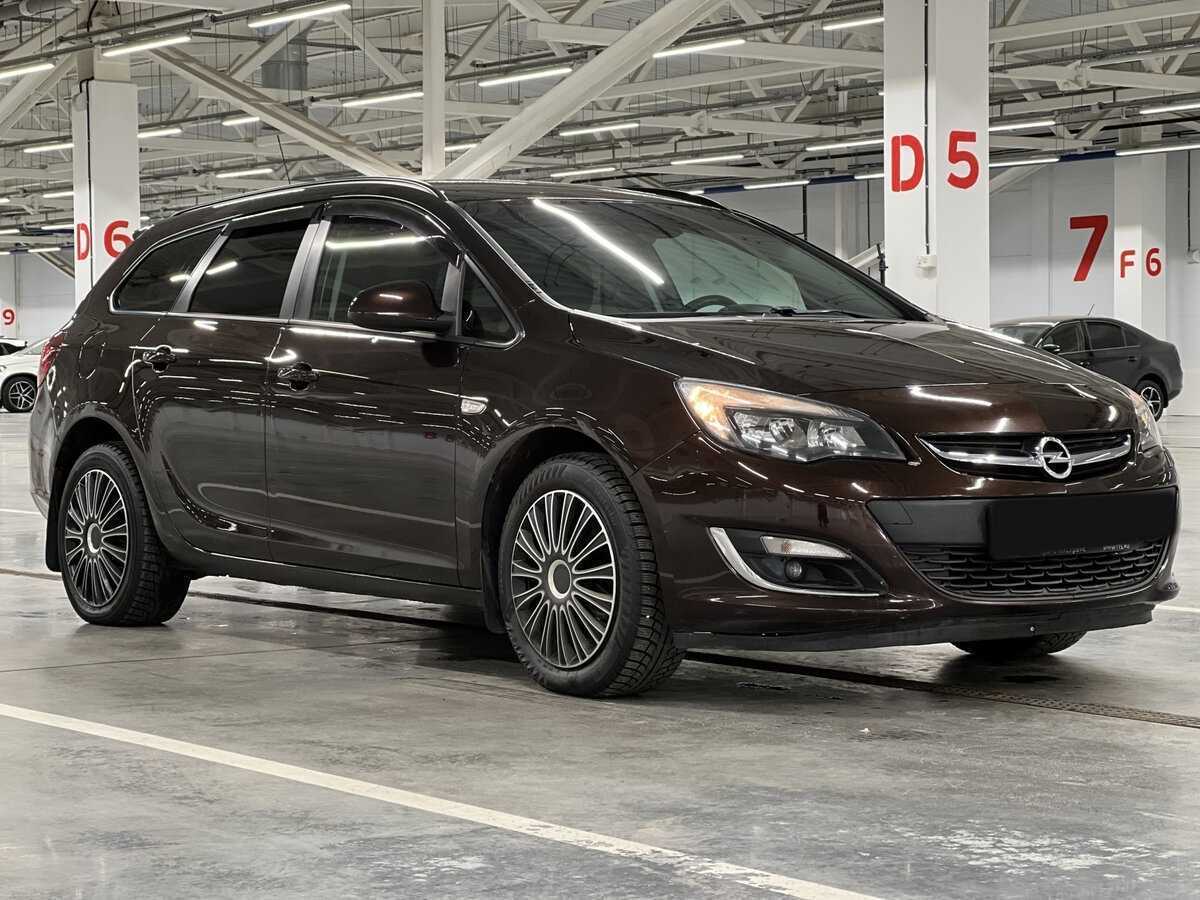 Opel Astra с пробегом — 2013 год. Фото: #2