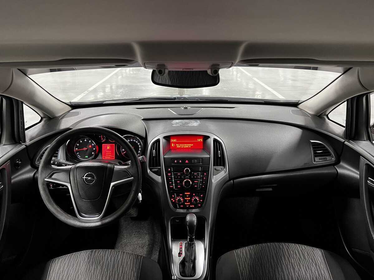 Opel Astra с пробегом — 2013 год. Фото: #13