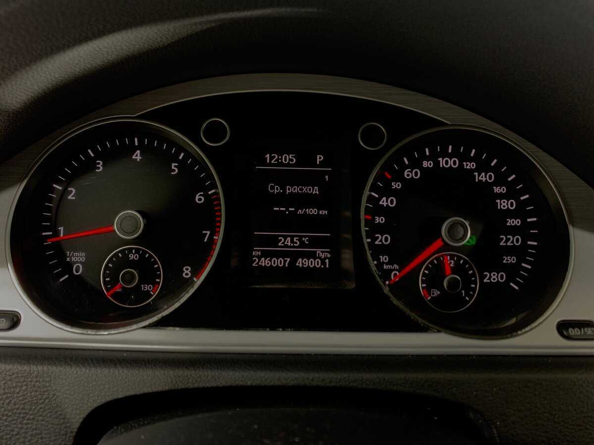 Volkswagen Passat CC с пробегом — 2013 год. Фото: #14