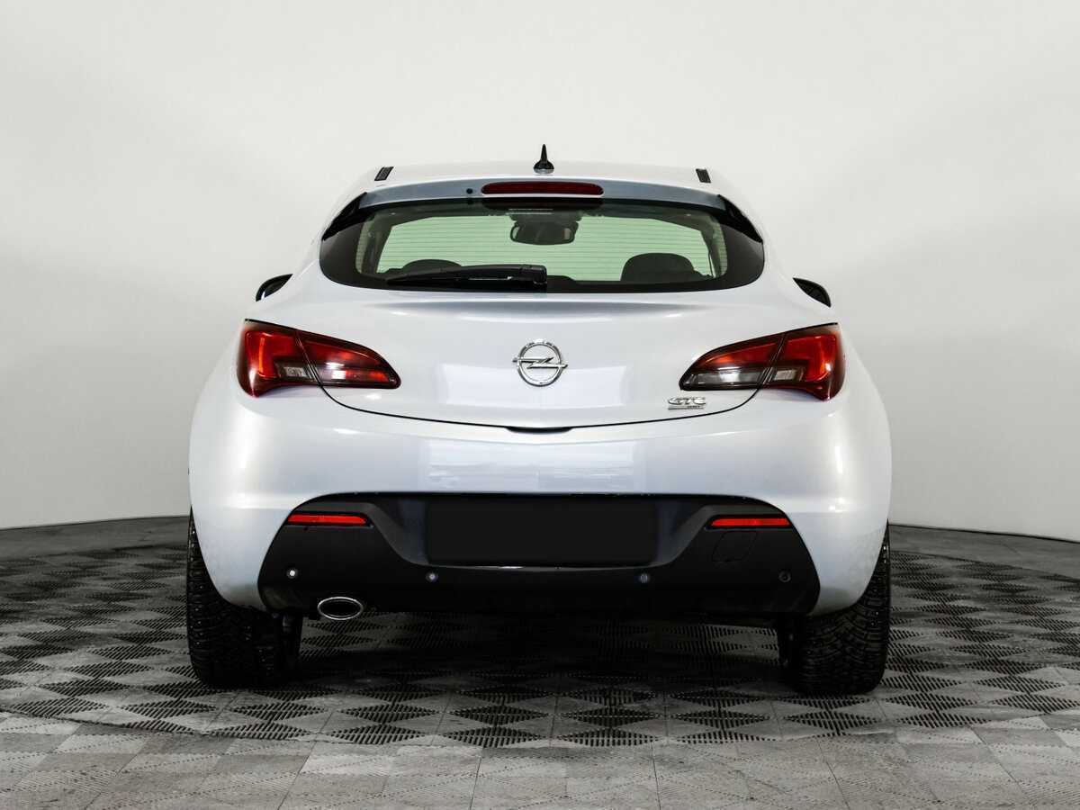 Opel Astra с пробегом — 2012 год. Фото: #4