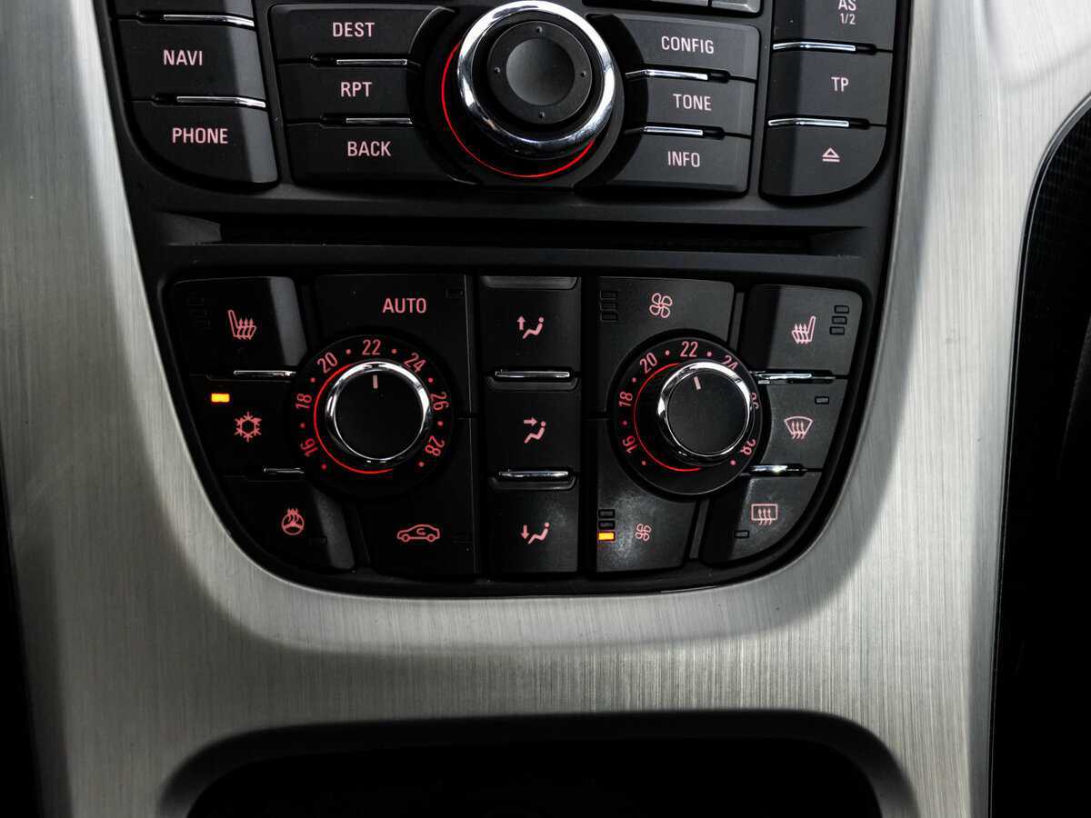 Opel Astra с пробегом — 2012 год. Фото: #16