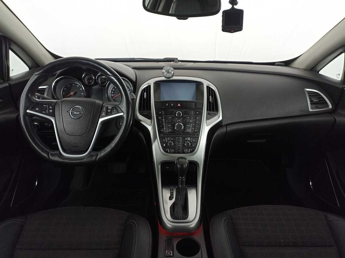 Opel Astra с пробегом — 2013 год. Фото: #12