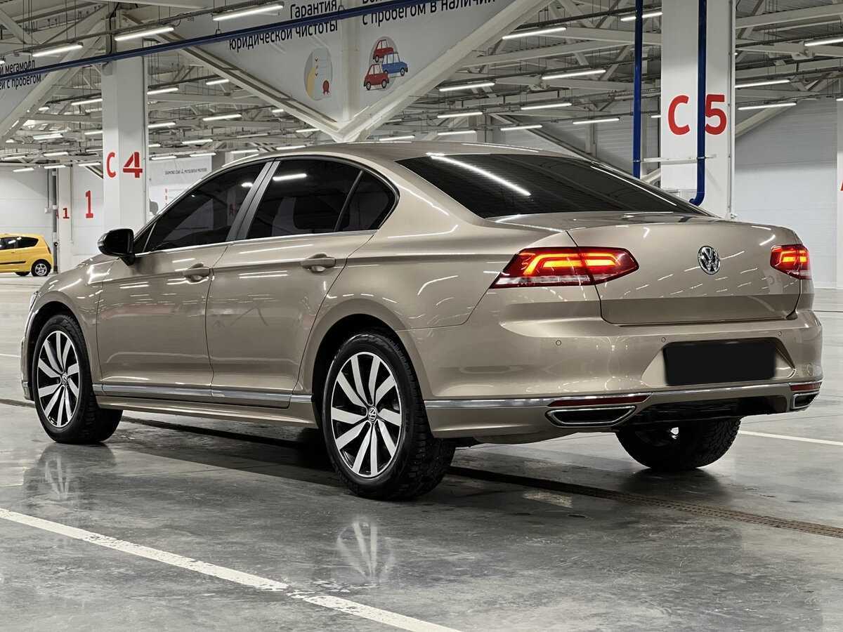 Volkswagen Passat с пробегом — 2016 год. Фото: #6