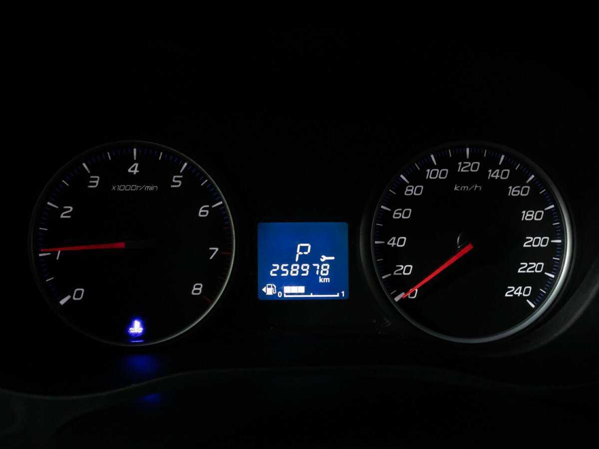 Mitsubishi Outlander с пробегом — 2013 год. Фото: #11