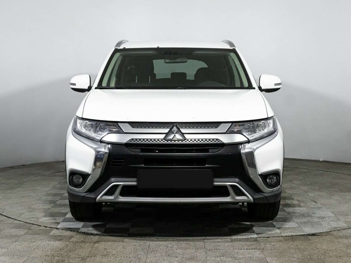Mitsubishi Outlander с пробегом — 2019 год. Фото: #1