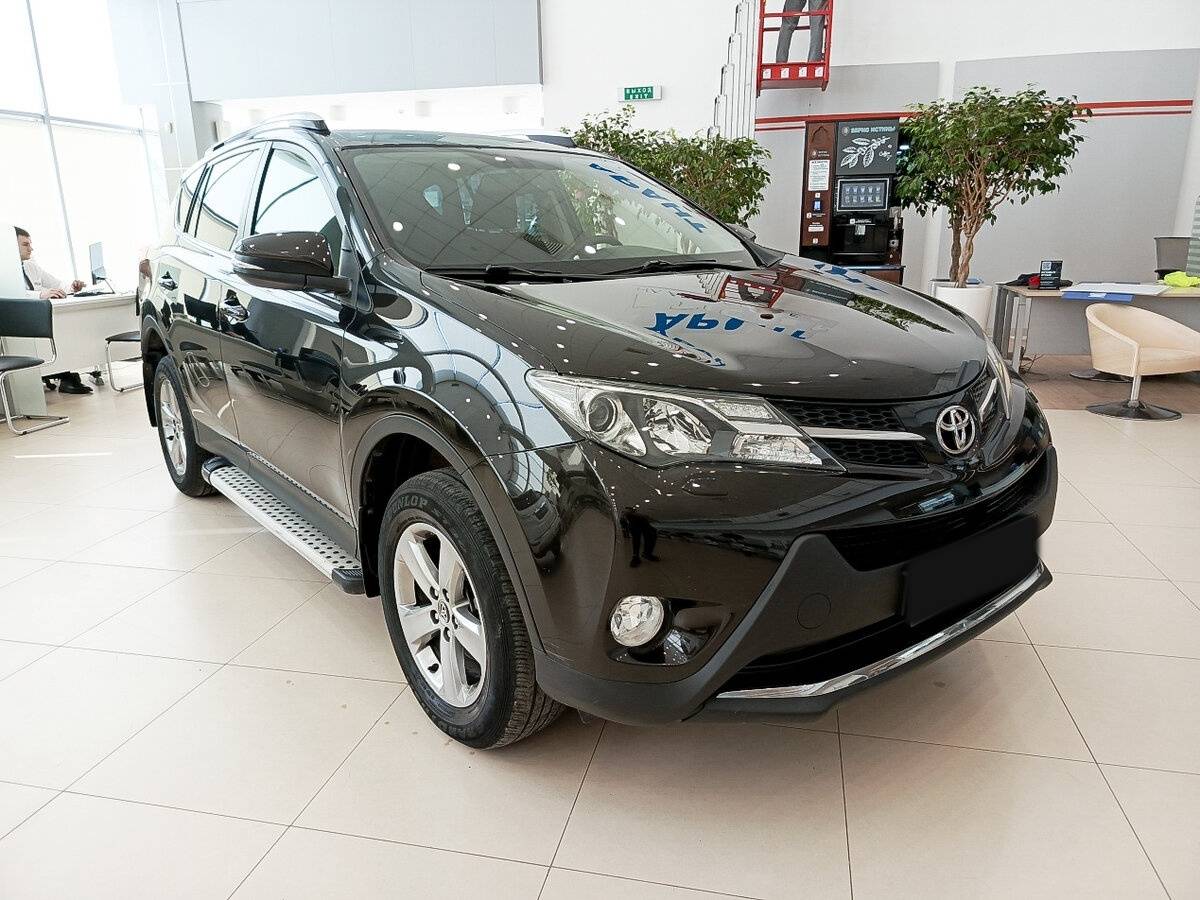 Toyota RAV4 с пробегом — 2015 год. Фото: #2