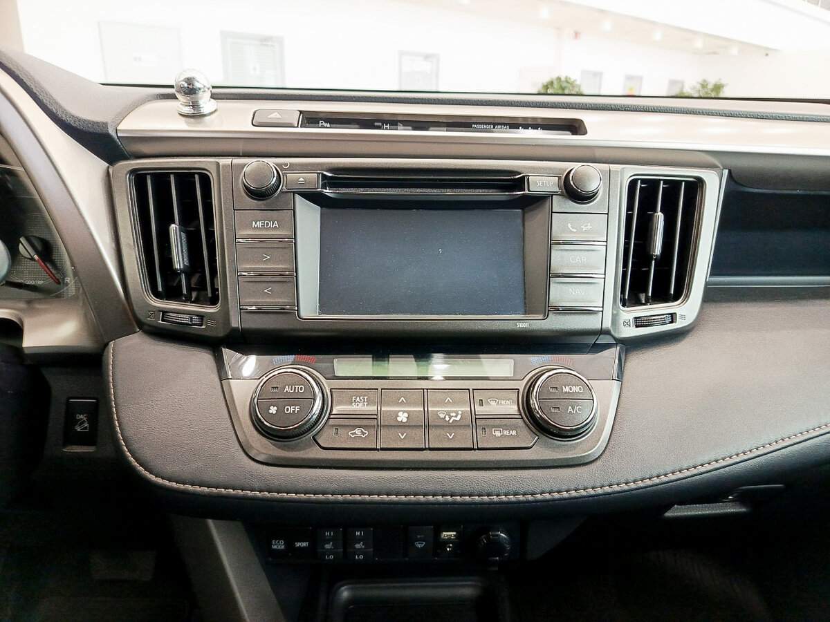 Toyota RAV4 с пробегом — 2015 год. Фото: #14