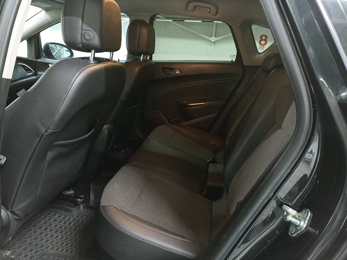 Opel Astra с пробегом — 2012 год. Фото: #11