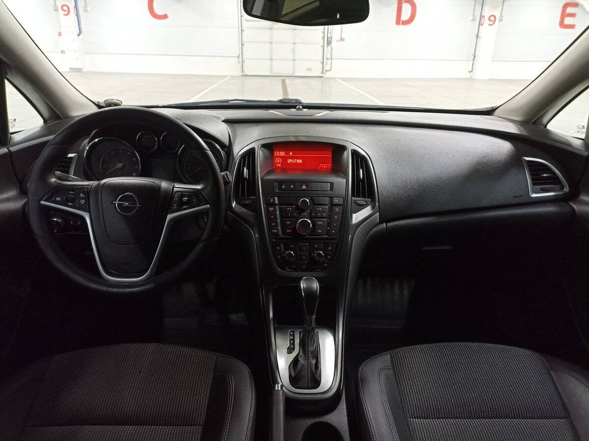 Opel Astra с пробегом — 2012 год. Фото: #13