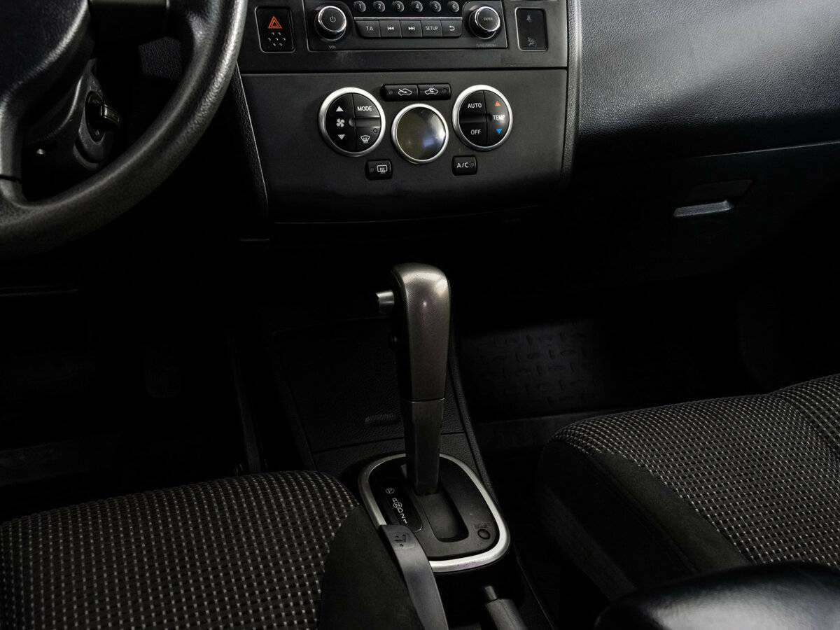 Nissan Tiida с пробегом — 2013 год. Фото: #9