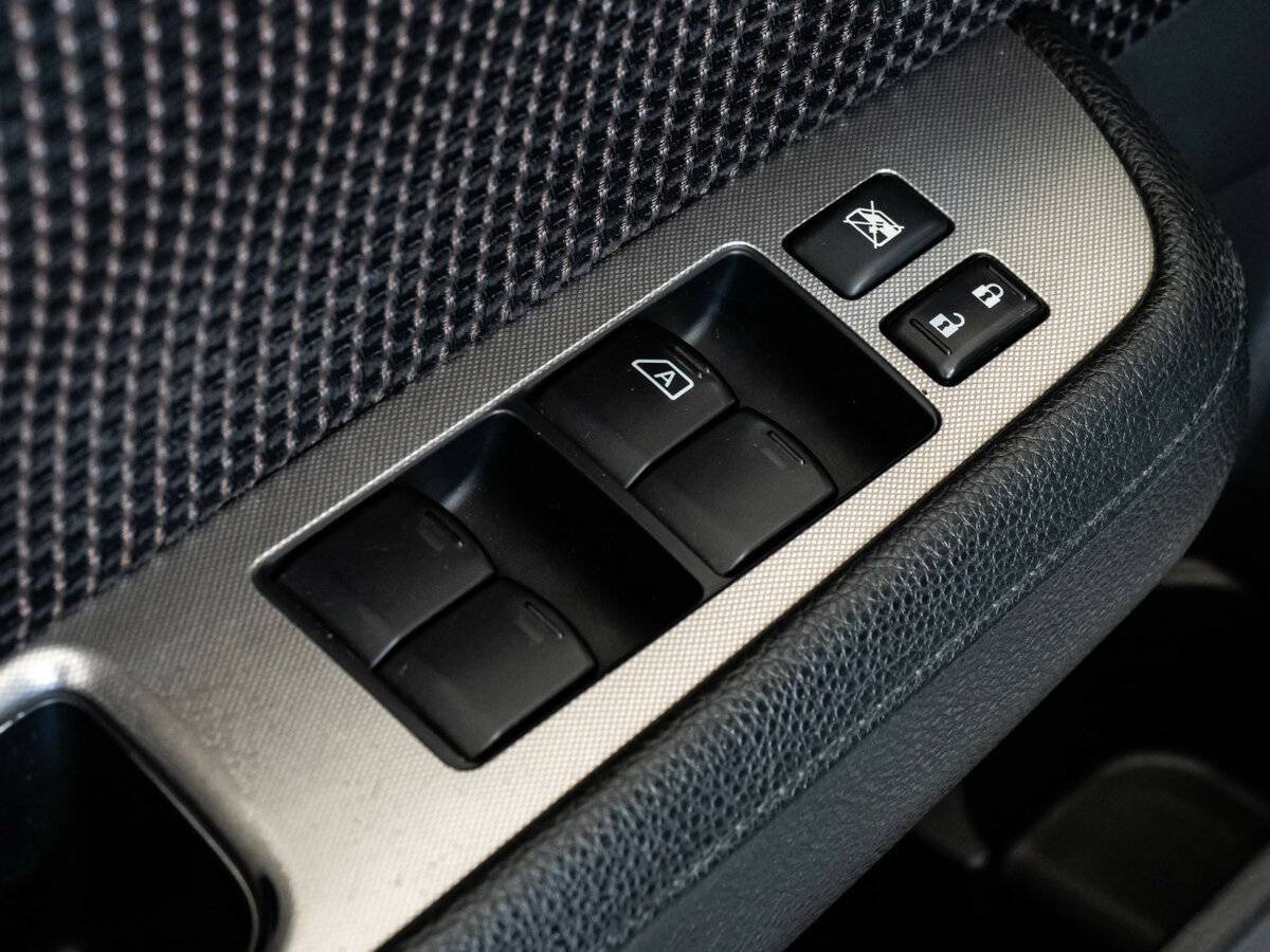 Nissan Tiida с пробегом — 2013 год. Фото: #11