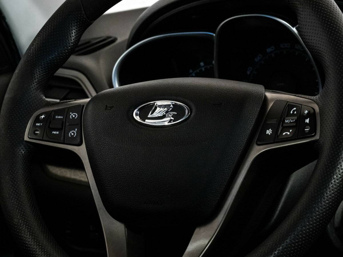 Lada (ВАЗ) Vesta с пробегом — 2016 год. Фото: #14