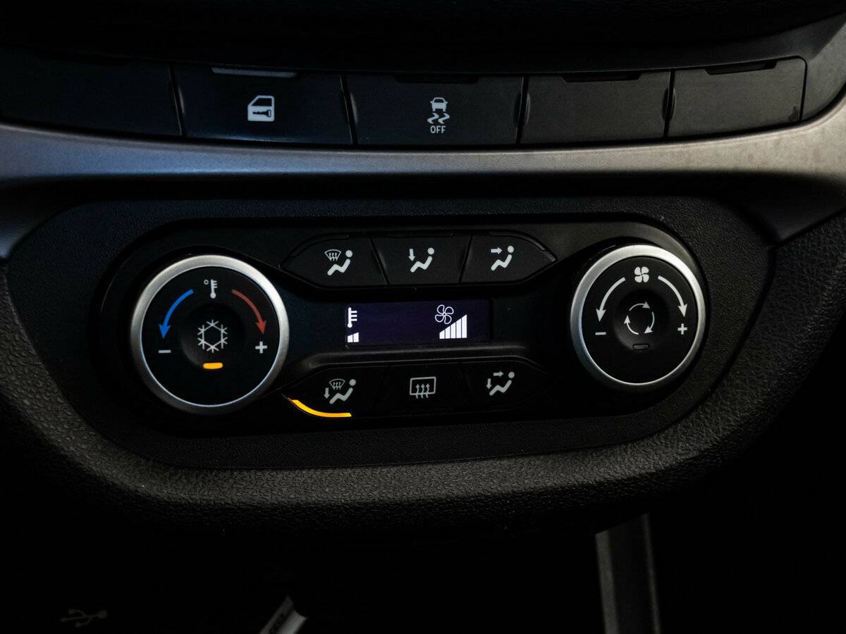 Lada (ВАЗ) Vesta с пробегом — 2016 год. Фото: #18