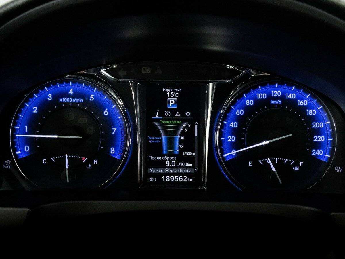 Toyota Camry с пробегом — 2017 год. Фото: #16