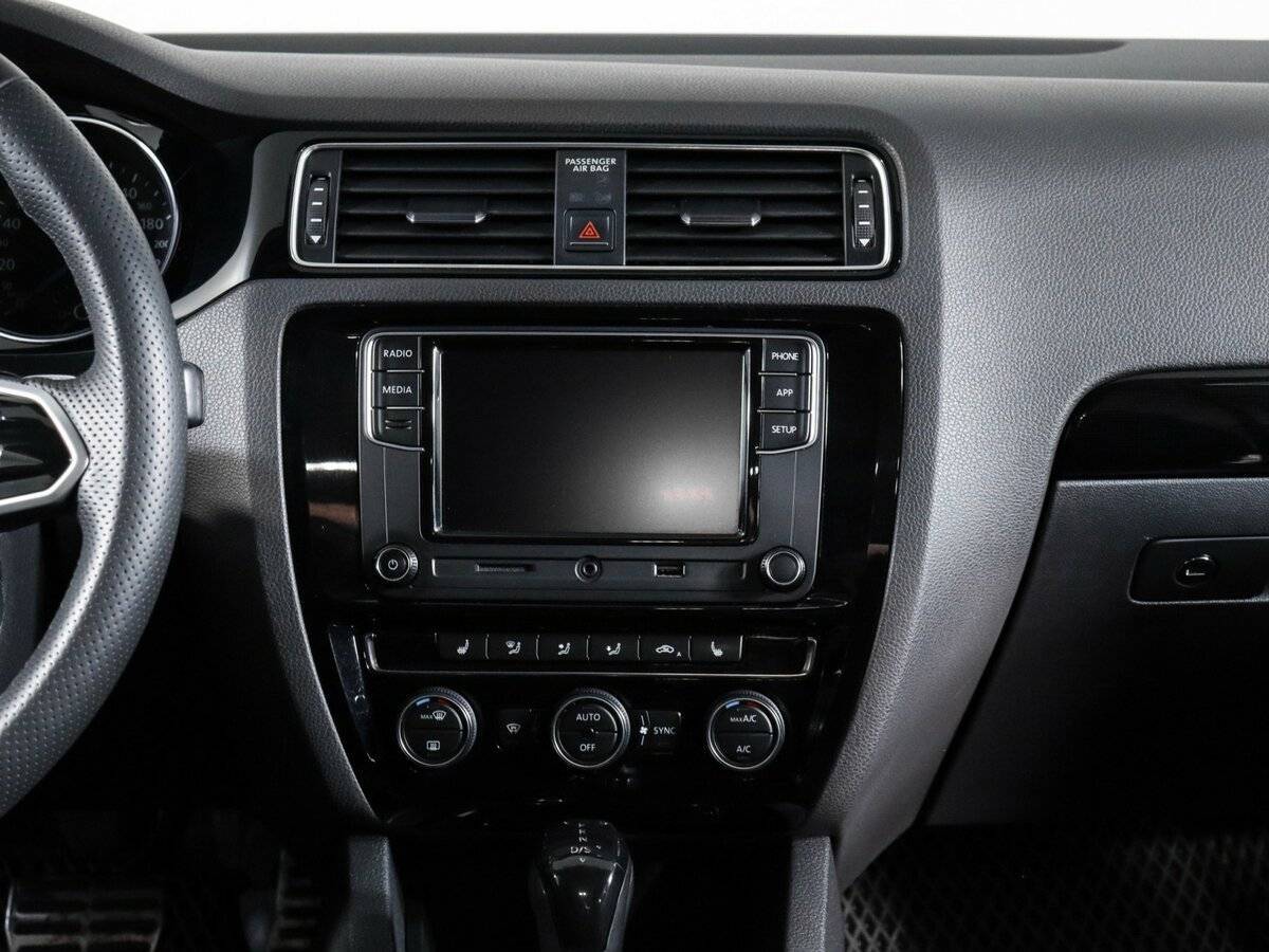 Volkswagen Jetta с пробегом — 2018 год. Фото: #12