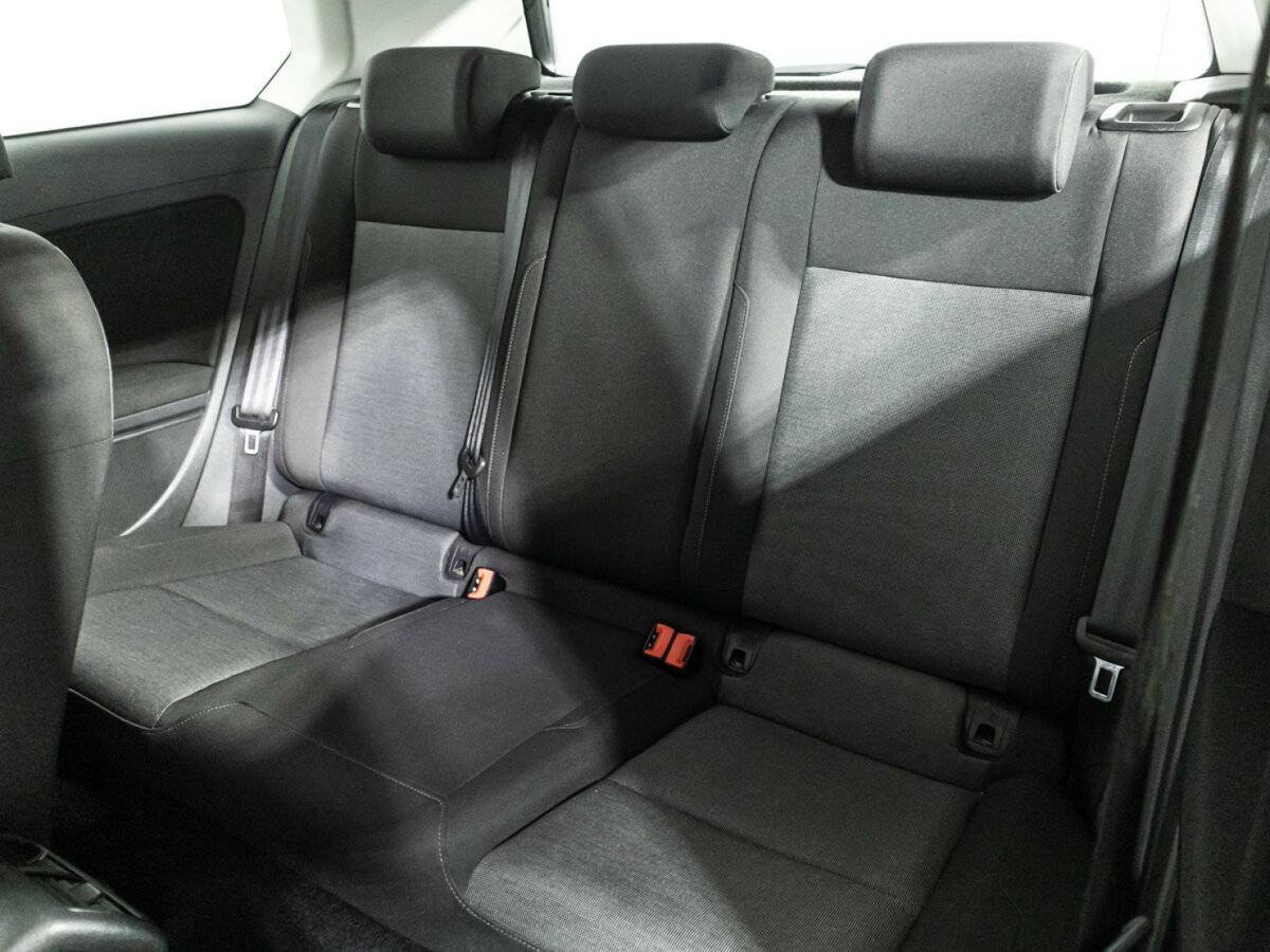 Volkswagen Golf с пробегом — 2013 год. Фото: #9