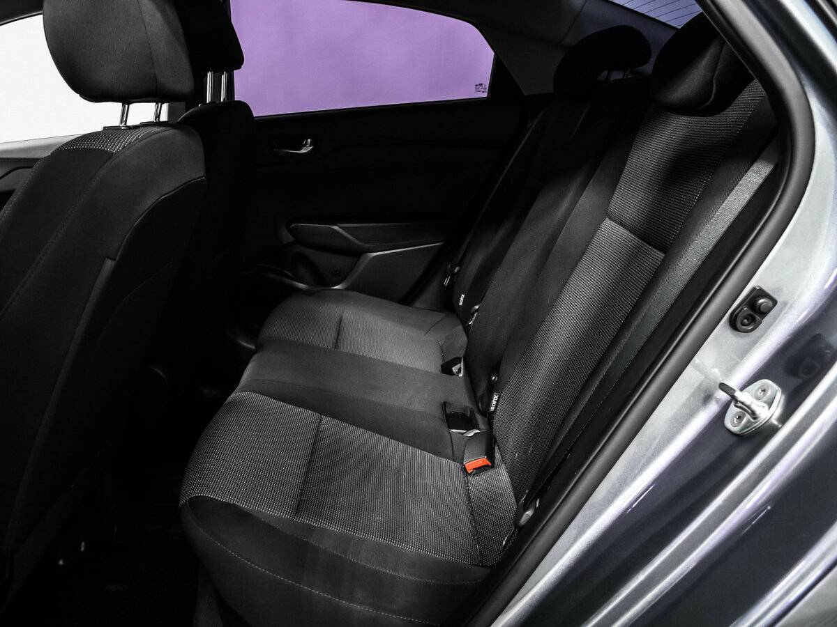 Hyundai Solaris с пробегом — 2021 год. Фото: #11