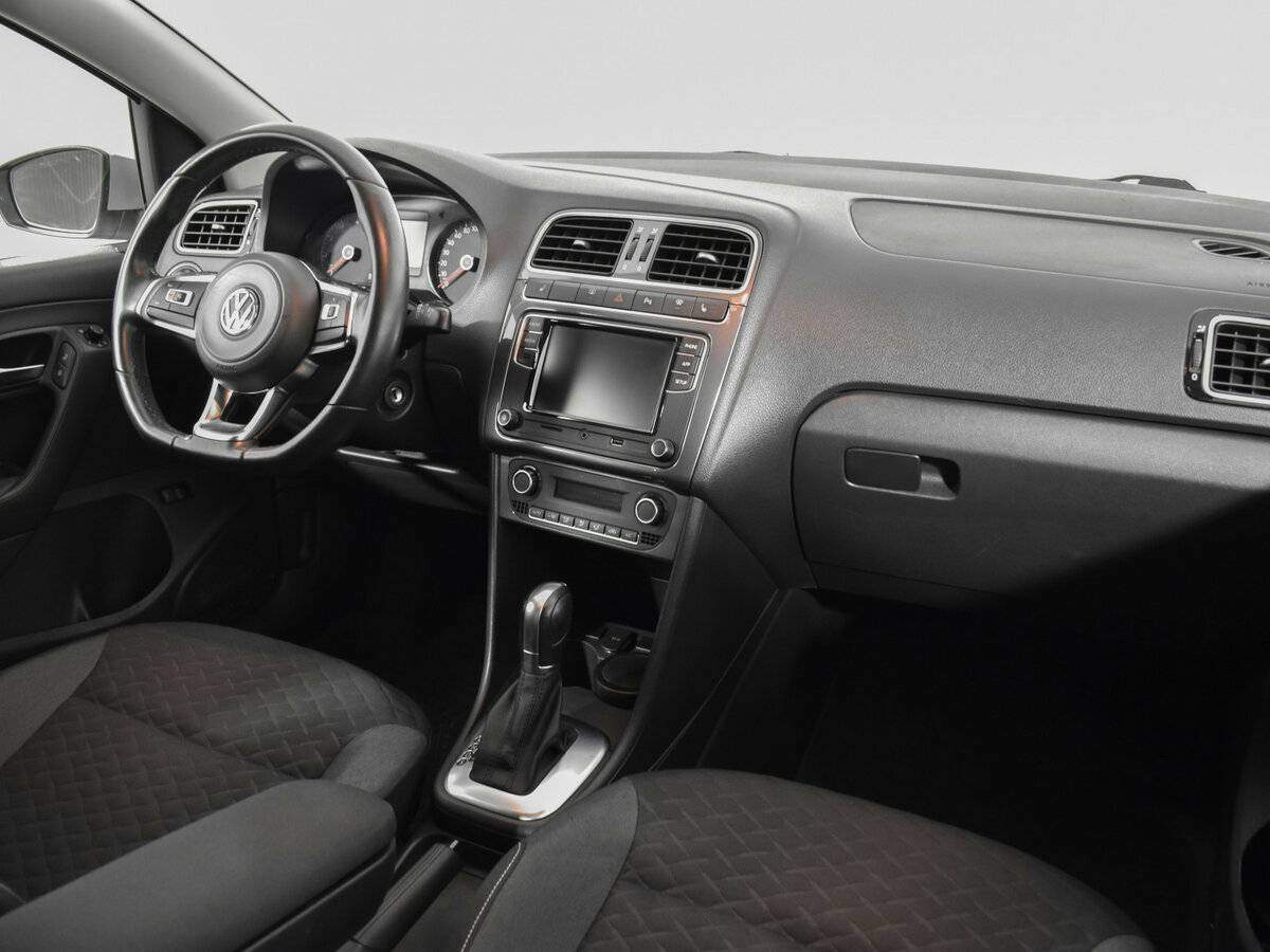 Volkswagen Polo с пробегом — 2018 год. Фото: #8